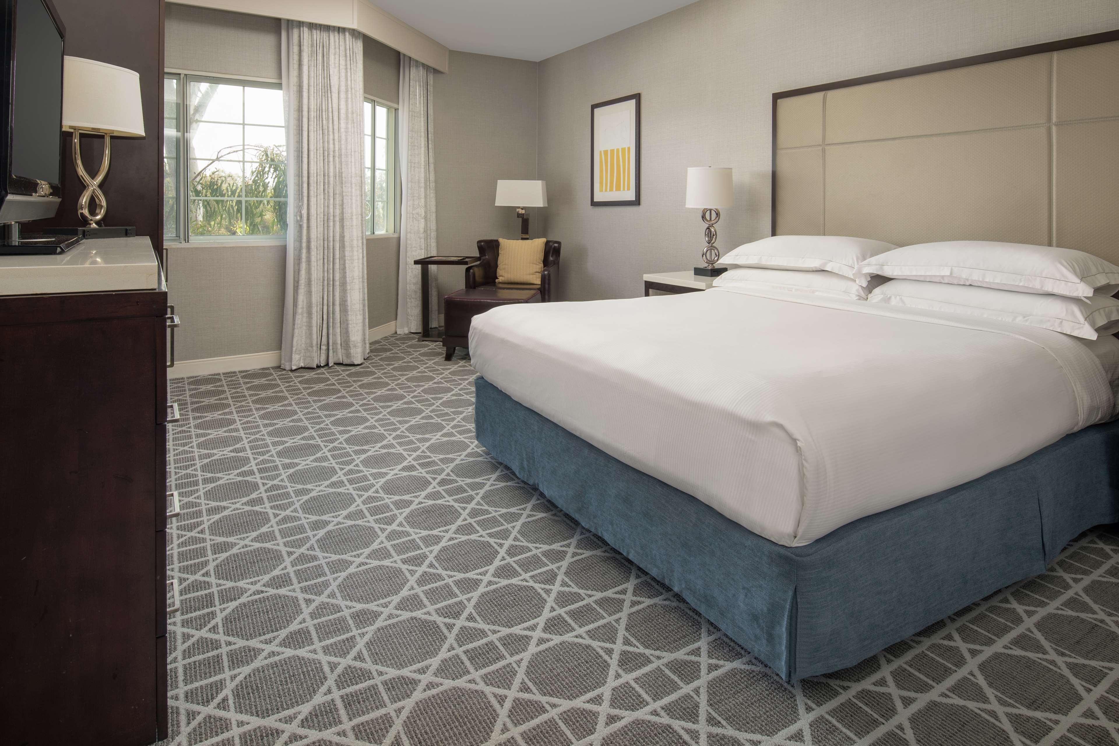 Hilton San Diego/Del Mar Exterior photo